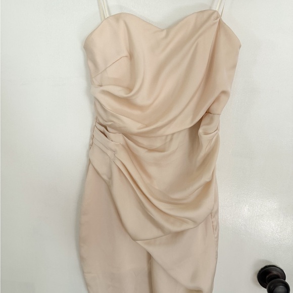 Cream satin strapless dress - Picture 3 of 6